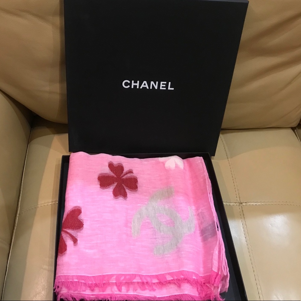Chanel scarf 55% linen and 35% cotton